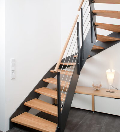 HPL-Treppe, Stufen in Eiche