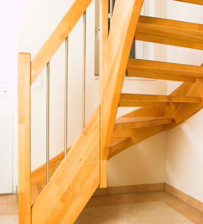 Offene Wangentreppe; Holzart Buche mosaik