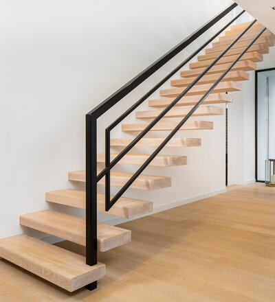 01_aufgesattelte Wangentreppe Holzart Lorem ipsum