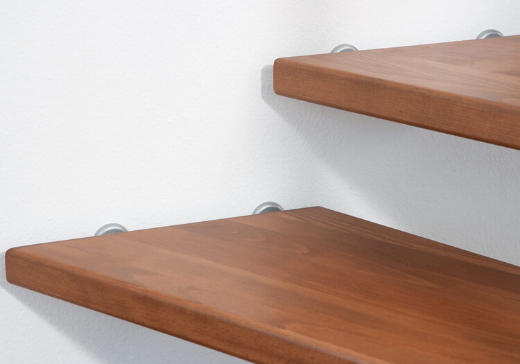 Die gummigelagerte direkt Verankerung im Mauerwerk gewährleistet eine gute Trittschalldämmung und schützt Gelenke und Ohren.