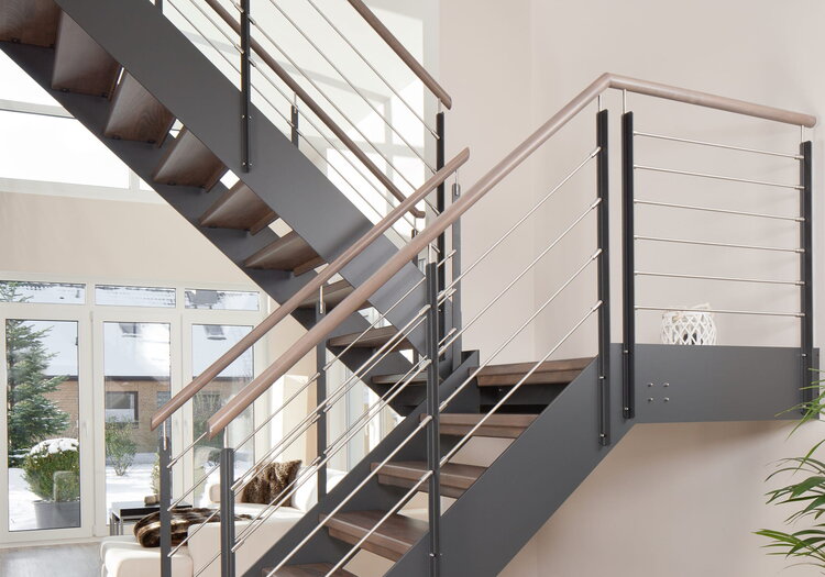 HPL-Podesttreppe, Holzart Buche grau gebeizt, Milano 1 Geländer