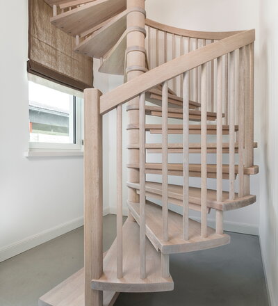 Spindeltreppe in der Holzart Eiche geölt mit TBV Echtholz-Öl V-White
